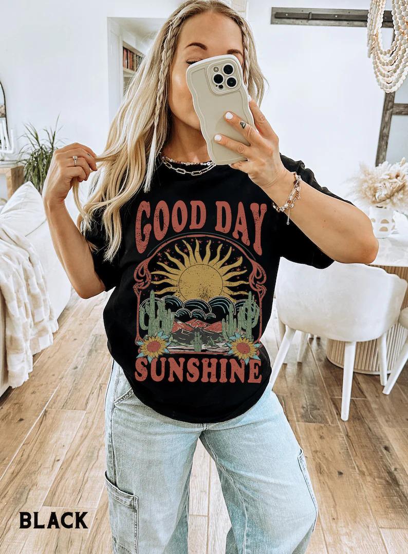 Good Day Sunshine Tee - Sun Graphic Unisex T-Shirt - Boho Retro 70s Style Hippie Shirt, Oversized Tee, Ultra-Soft Comfy Fabric, Everyday Top