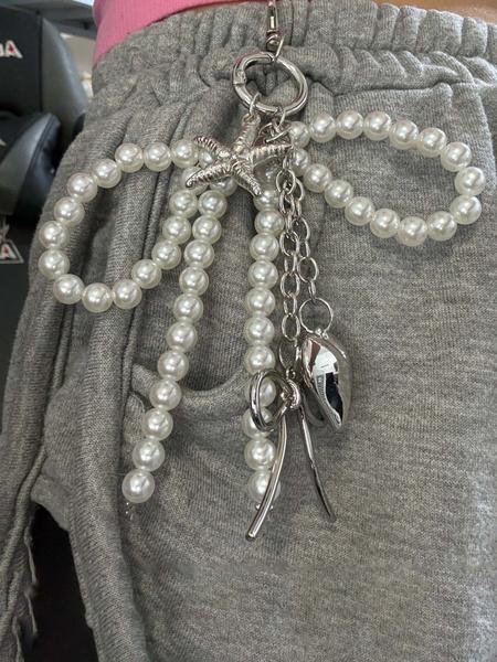 Niche design exquisite pearl string keychain, metal bow starfish pendant, sweet and fashionable pearl bow silver heart pendant car keychain pendant versatile bag pendant, shoulder bag crossbody bag small item keychain pendant, Trendy Cute Keychain