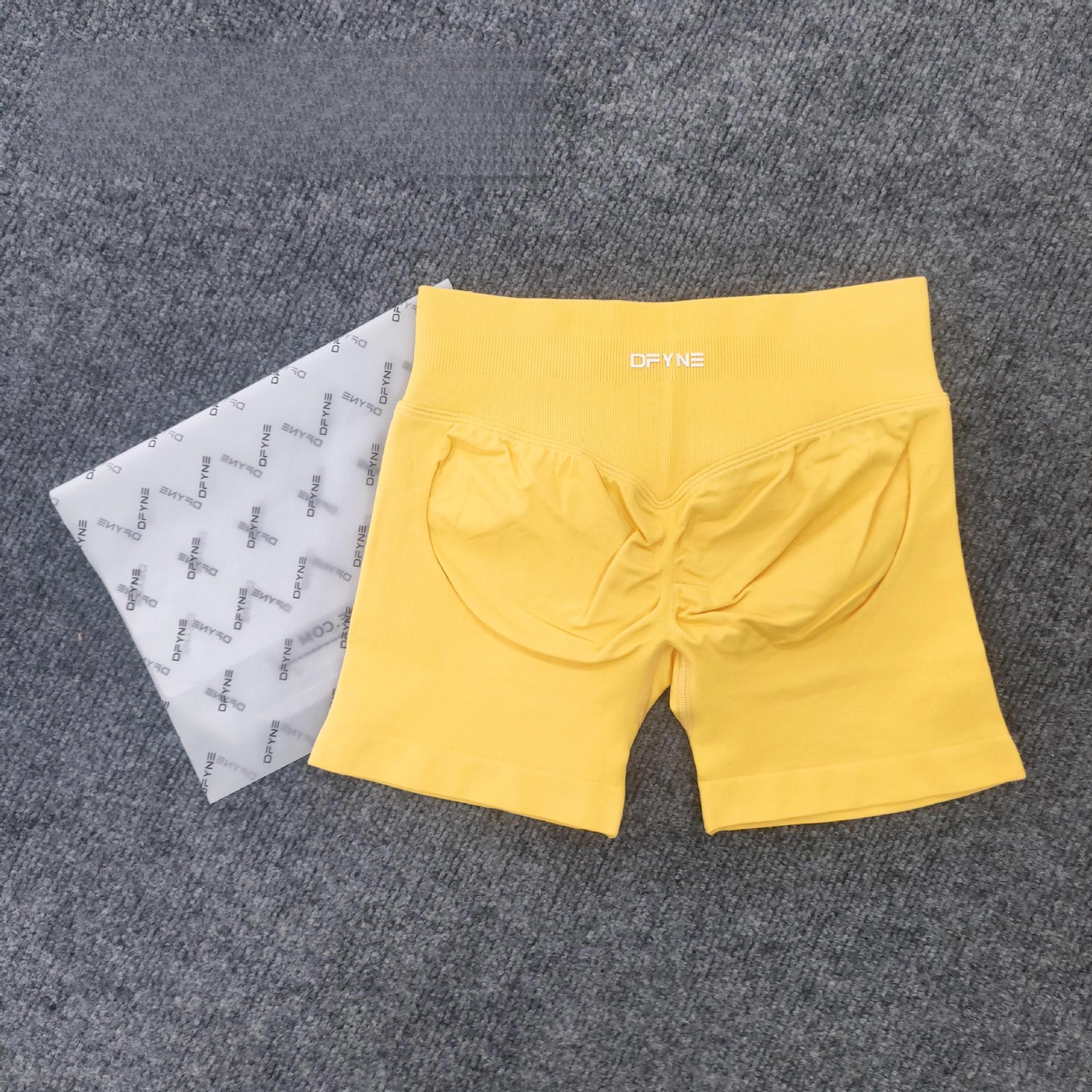 DFYNE's best-selling three-section high-waisted shorts with hip-lifting design, perfect for running, fitness, and yoga. They flatter the tummy, lift the hips, and make legs appear longer – a must-have for spring and summer.