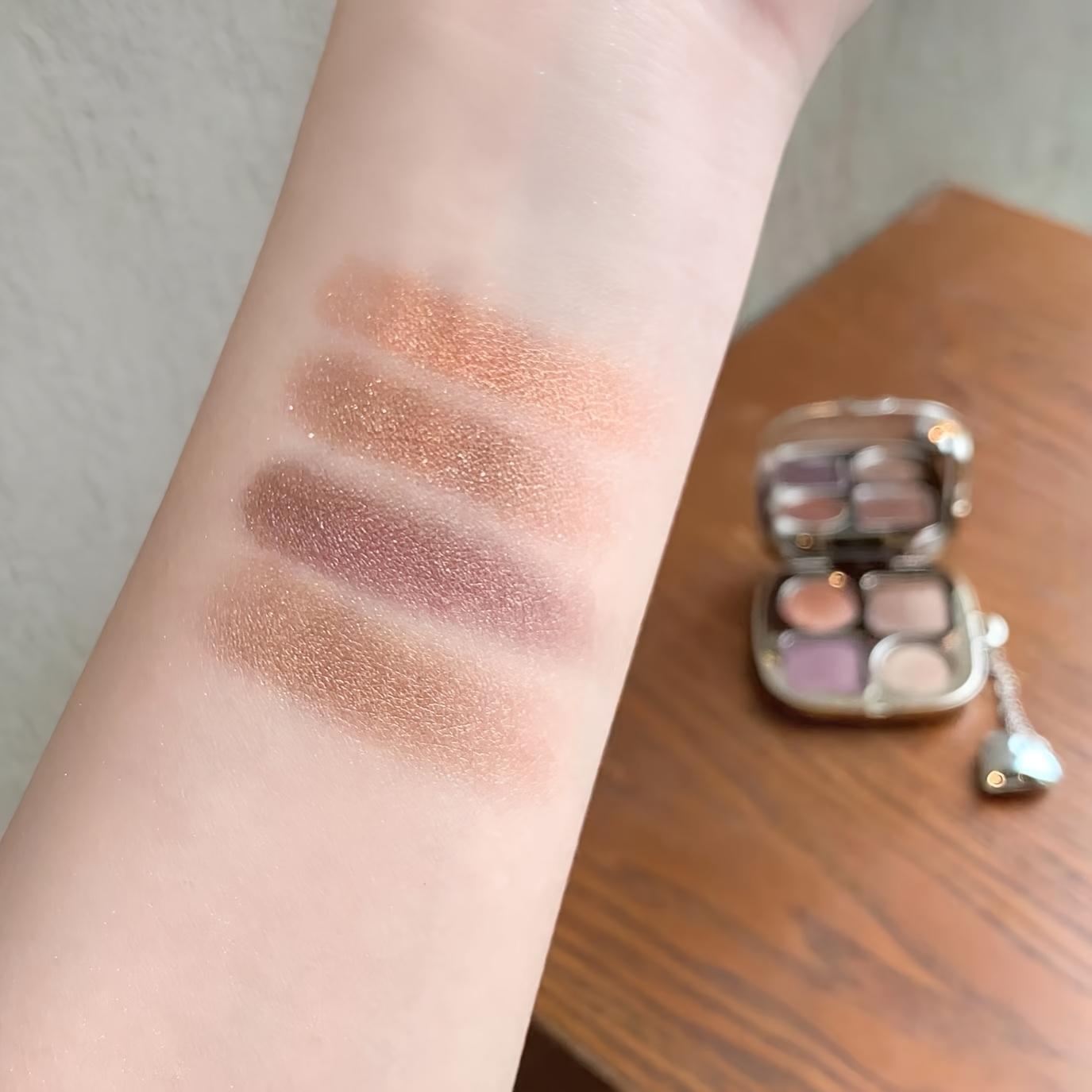 4-Color Light and Shadow Bear Eye Shadow Palette