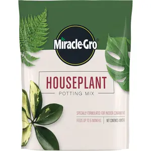 Miracle-Gro Houseplant Potting Mix - Fertilized Indoor Plant Soil for Containers, Designed to be Less Prone to Gnats, 4 qt.