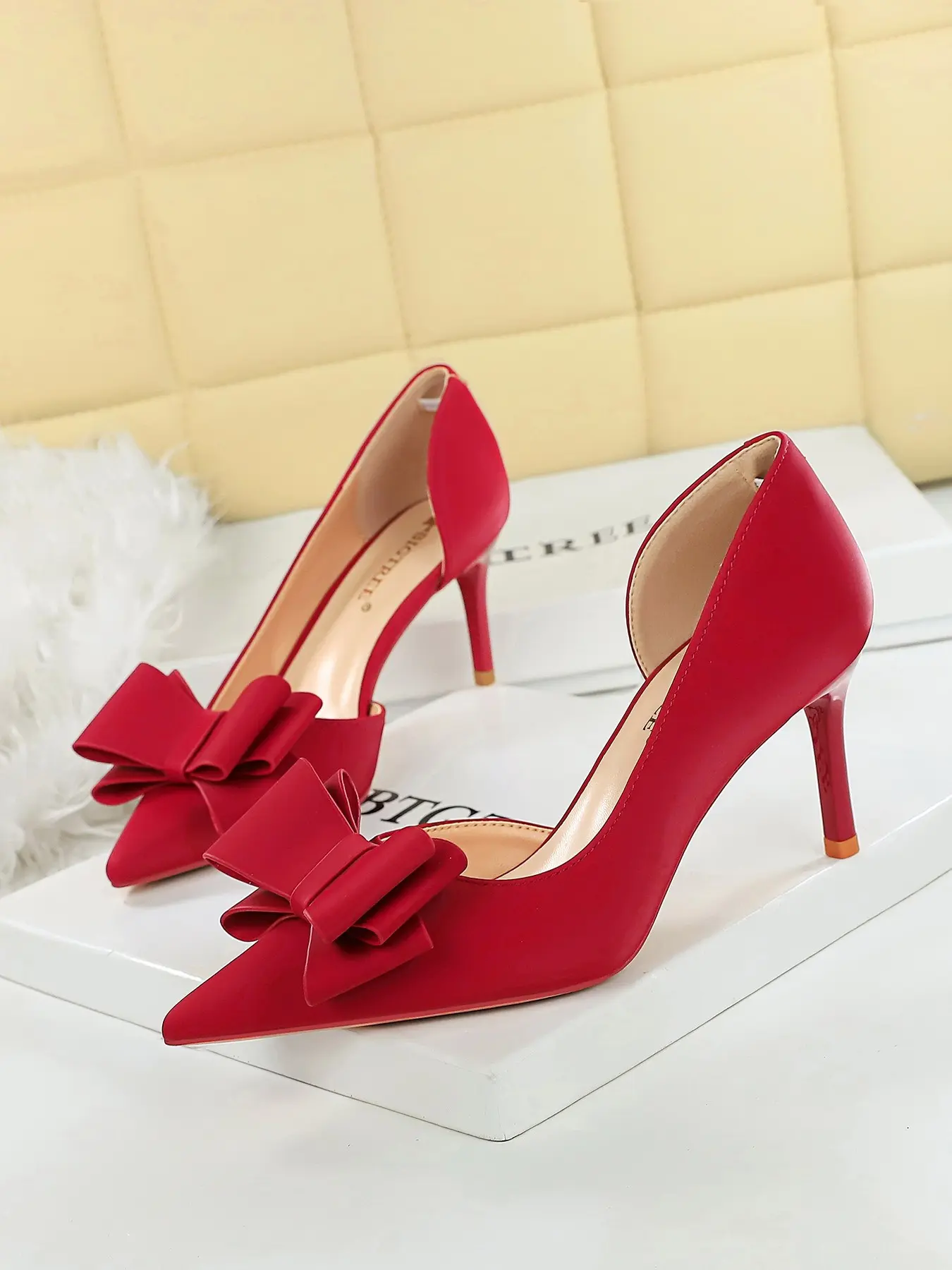 French Style Three-Layer Bow Fashion Women's Shoes, Pointed Toe Low Heel Satin Side Cutout Single Shoe, Elegant and Fresh Design