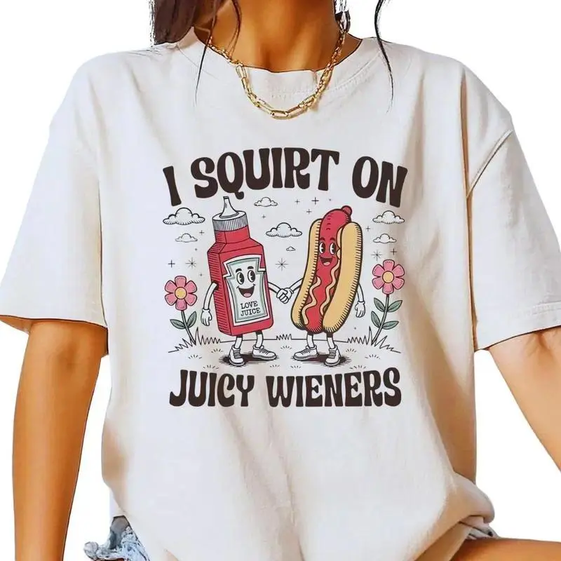 Juicy Wieners Graphic T-Shirt, Funny Hot Dog and Ketchup Cartoon Tee, Humorous T-Shirt for Casual Wear, Gift for Food Lovers and Retro Humor Fans Garment Loose Tshirt