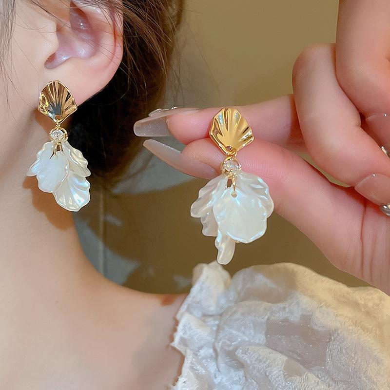 New Style Best-Selling French High-End Pearl Flower Earrings, Small-Scale Design Stud Earrings, Elegant Women's Jewelry