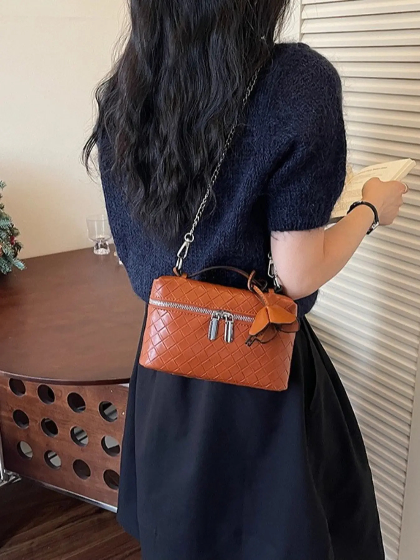 2026 Braided Crossbody Bag, Fashion New Single Shoulder Small Square Bag, Handheld Texture Chic, Trendy Women's Bag, High-End Single Shoulder Bag