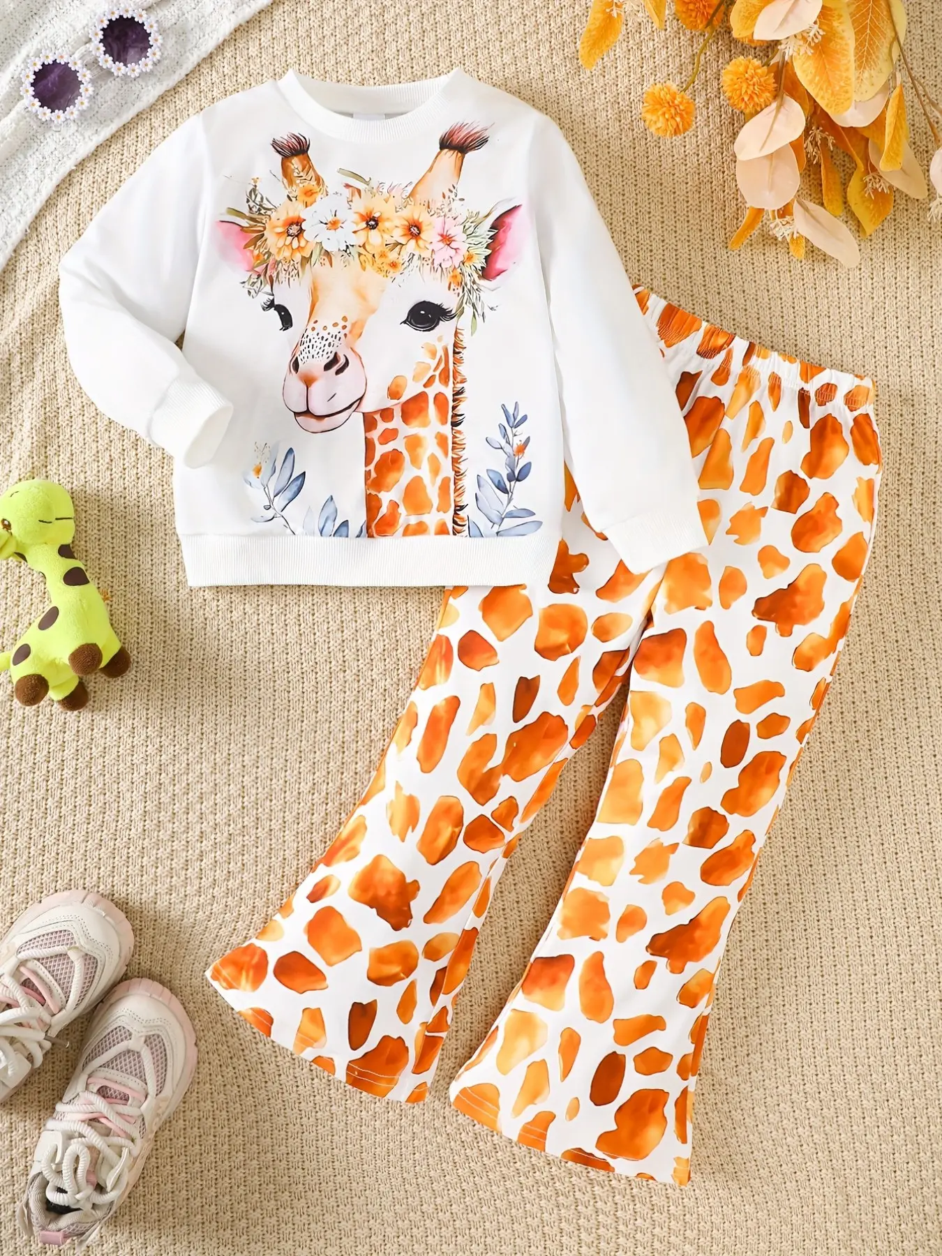 Girls' Cartoon Giraffe Pattern Set, Fall Winter Long Sleeve Sweatshirt with Bell Bottom Pants, Casual Loose-Fit Two-Piece
