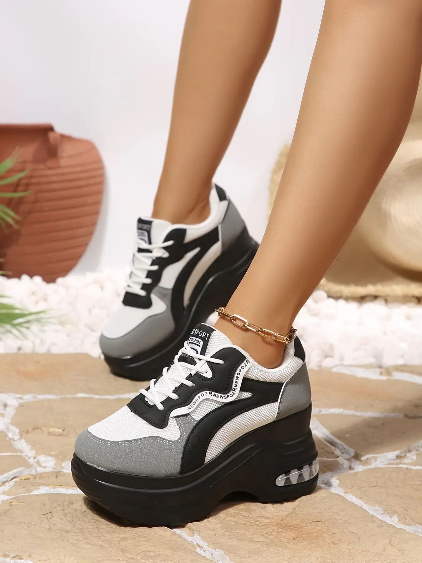 A Pair Of Lightweight Wedge Platform Travel Sneakers, Casual Breathable Sneakers, Breathable Mesh Spliced Material, Shock Absorbing Air Heel, Flexible Durable Outsole. Support All Day Sightseeing, Road Trips, Lightweight And Easy To Store