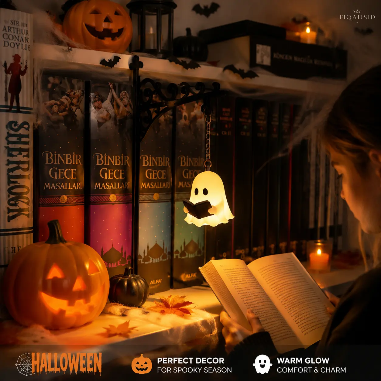 Ornate Metal Book Shelf Hanging Bracket With Detachable Chain Mini LED Ghost Lamp Gothic‑style Bookend Holder Warm Night Light Decor For Halloween Bookcase Desktop Indoor Spooky Season Ornament