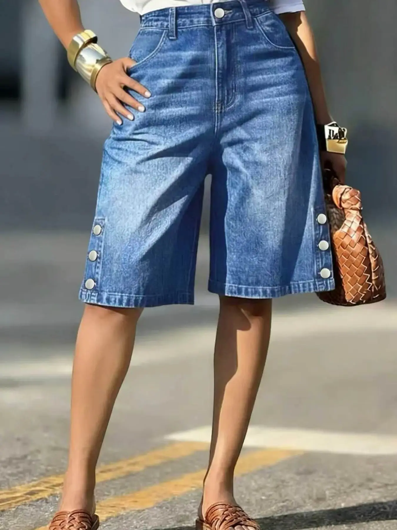 High Waist Wide Leg Denim Bermuda Shorts with Side Button Detail, Casual Summer Knee-Length Jeans, Comfortable and Stylish