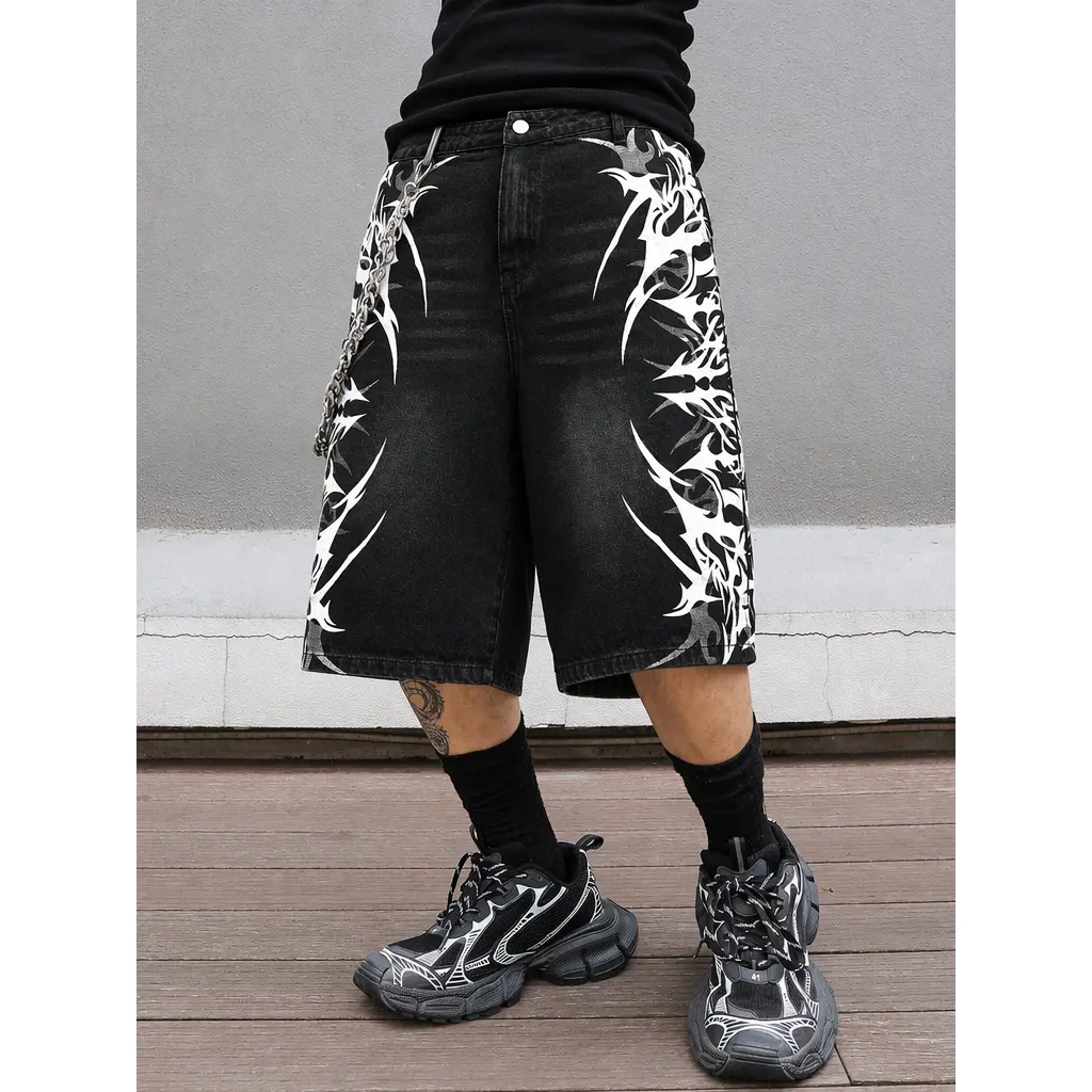 Vintage Black Wash Gothic Abstract Thorn Side Print Knee Length Wide Leg Denim Capri Shorts For Men Mid Rise Oversized Baggy Jorts Y2K Dark Punk Streetwear Summer Bottoms For Fashion Creator Outdoor Street Shooting
