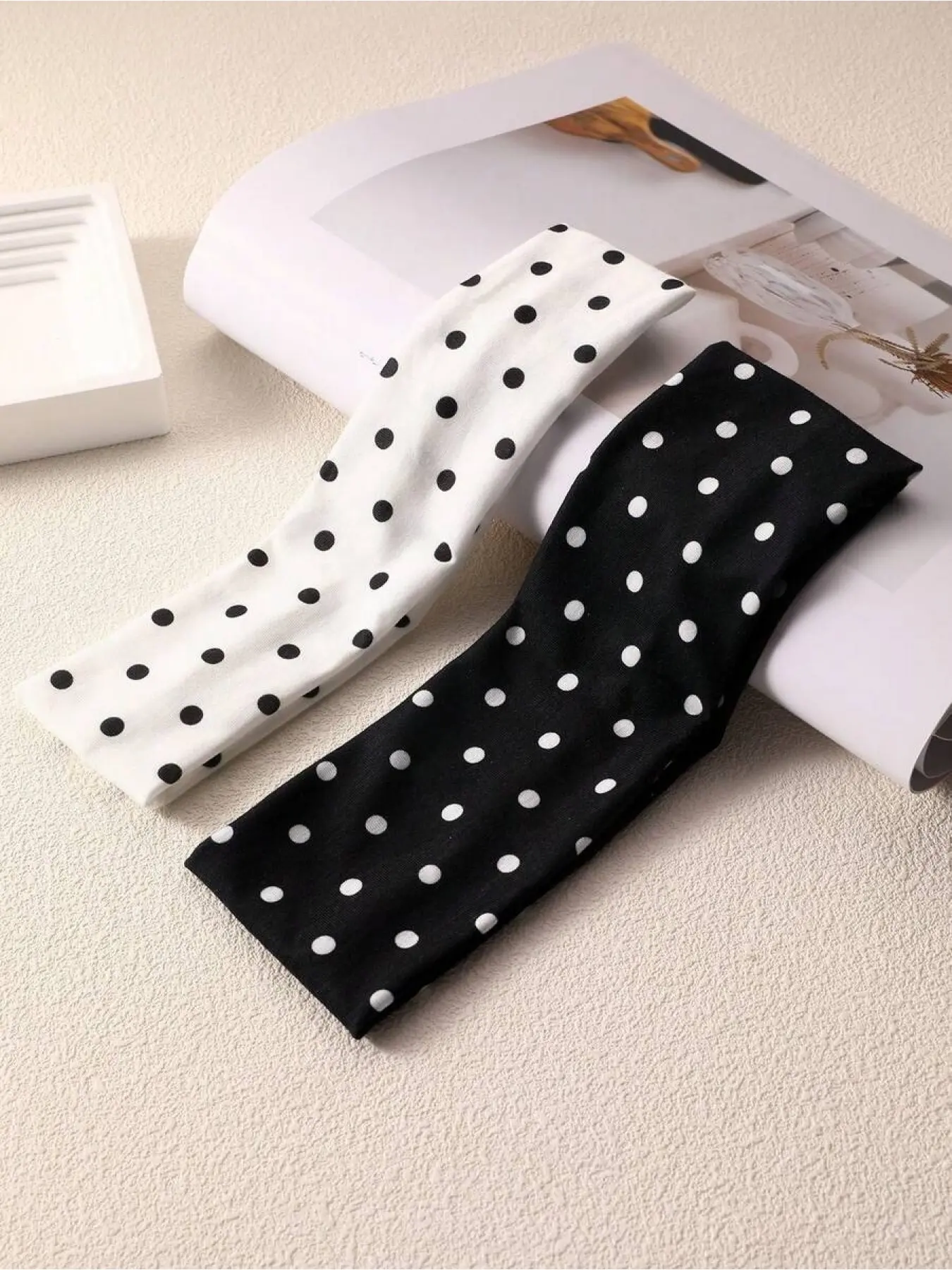2pcs Women's Fashion Polka Dot Yoga Elastic Headband, Black & White, Sweat-Absorbent Sports Headbands Hair Accessories Suitable For Daily, Spring/Summer, Vacation & Leisure Wear, Stretchy Headbands