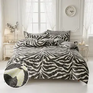 3-piece duvet cover set in grey zebra print with digital printing, soft and comfortable, Pattern Duvet Cover, Printed Bedding Set. Includes 1 duvet cover and 2 pillowcases without inner filling.
