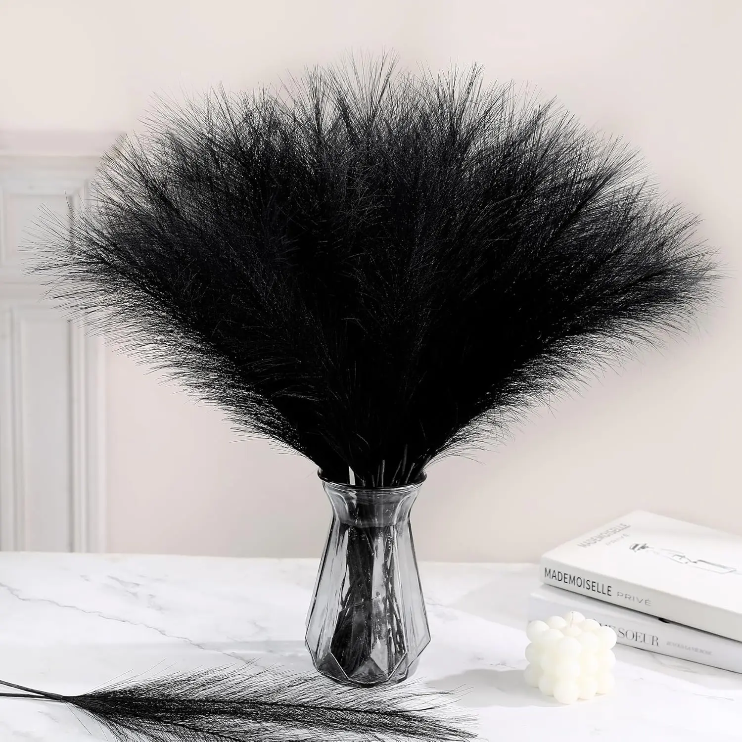 36 count Black Pampas Grass - 21.6inch Faux Pampas Grass Decor,Artificial Pampas Grass  Decor  for Wedding, Party, Halloween and Wall  Decor Wall (Black)