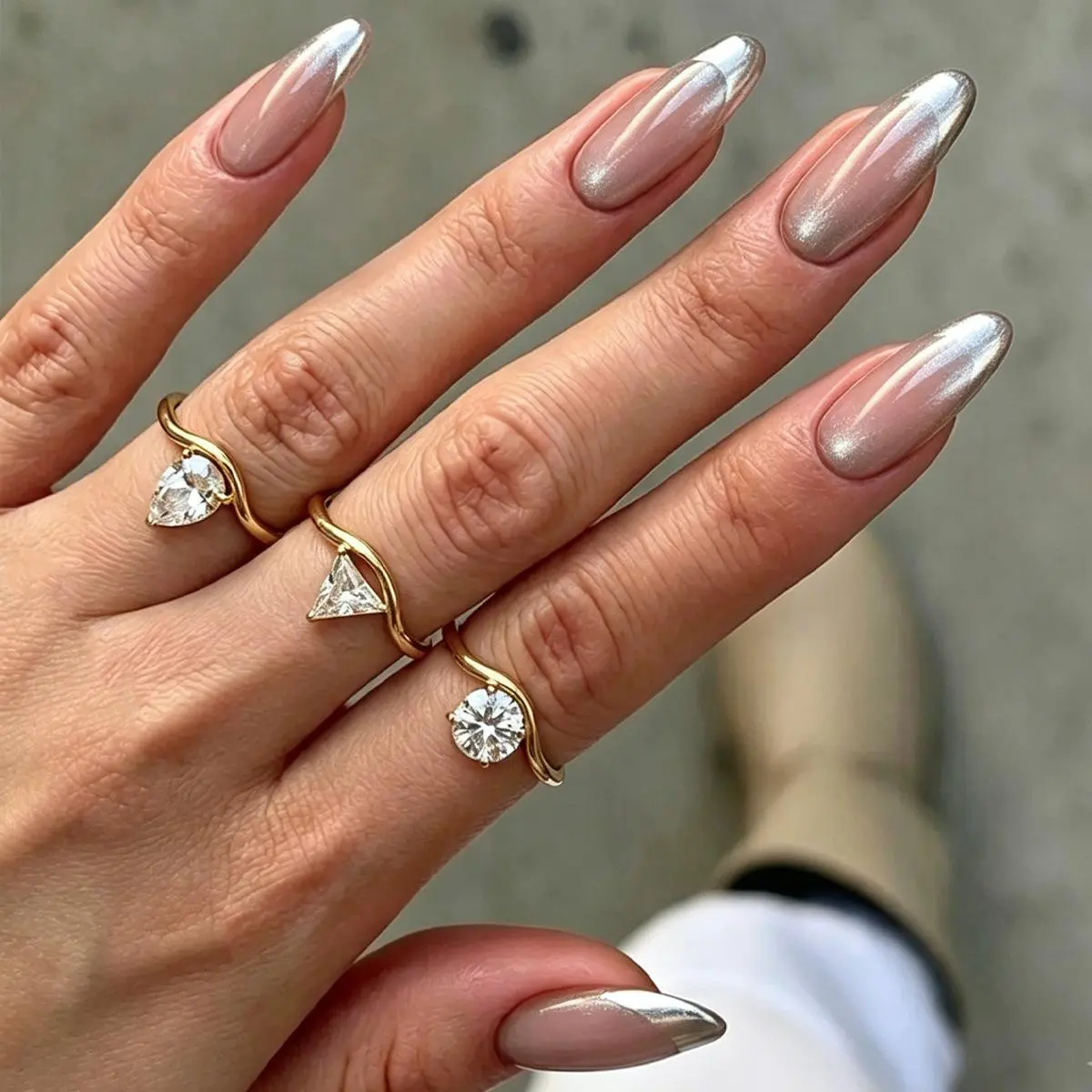 Women's Vintage Gold Ring - Wavy Floating Cubic Zirconia Solitaire, Organic Modern Fluid Organic Wavy Band Architecture, Minimalist Geometric Band, Daily Aesthetic Costume Jewelry Accessory, Finger Ring, Gold-Tone, Hand Glam, Unique Rings, Crystal Ring