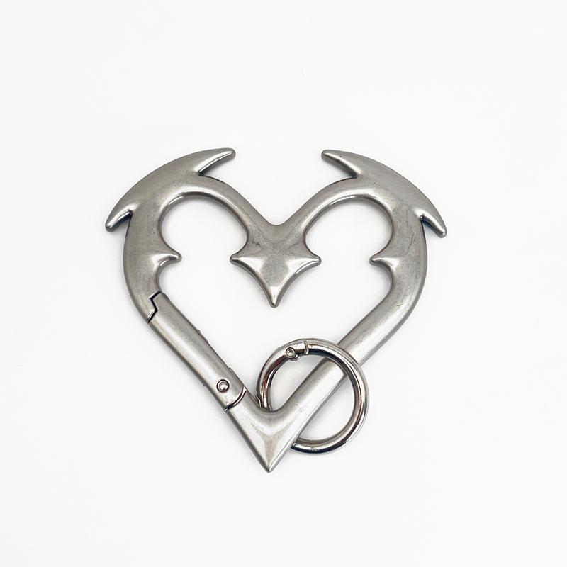 Gothic Heart Carabiner Keychain Heavy Duty Zinc Alloy  Fashionable & Bold Design Durable Clip for Keys & Bags Perfect Statement Accessory for Unique Personal Style