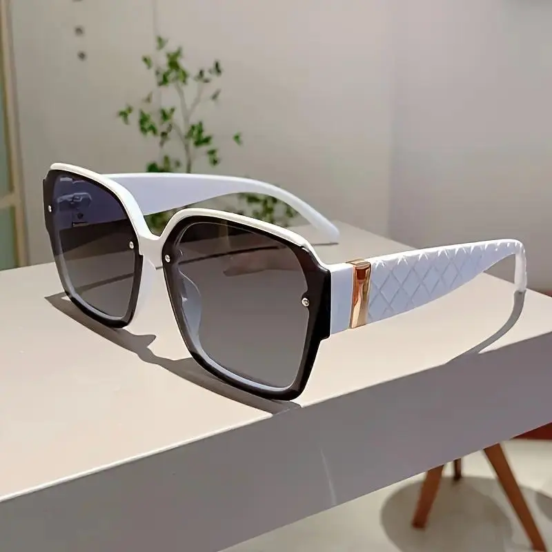 Women's Quilted Rectangle Sunglasses - Rhinestone Black Statement Frames, Alloy & PC Full Rim, UV-Protection, Easy Matching, Natural Material, Outdoor Wear Rectangle Glasses