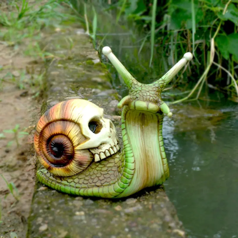 Halloween Skull Snail Resin Statue, Gothic Skull Snail Sculpture for Garden & Home Decor, Creepy Halloween Resin Figurine