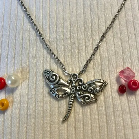 A Vintage-Style, Distressed, Carved Dragonfly Necklace for Women: Simple, Niche, Unique, Fashionable—Perfect for Parties, Gatherings, and Commuting, Costume Necklaces