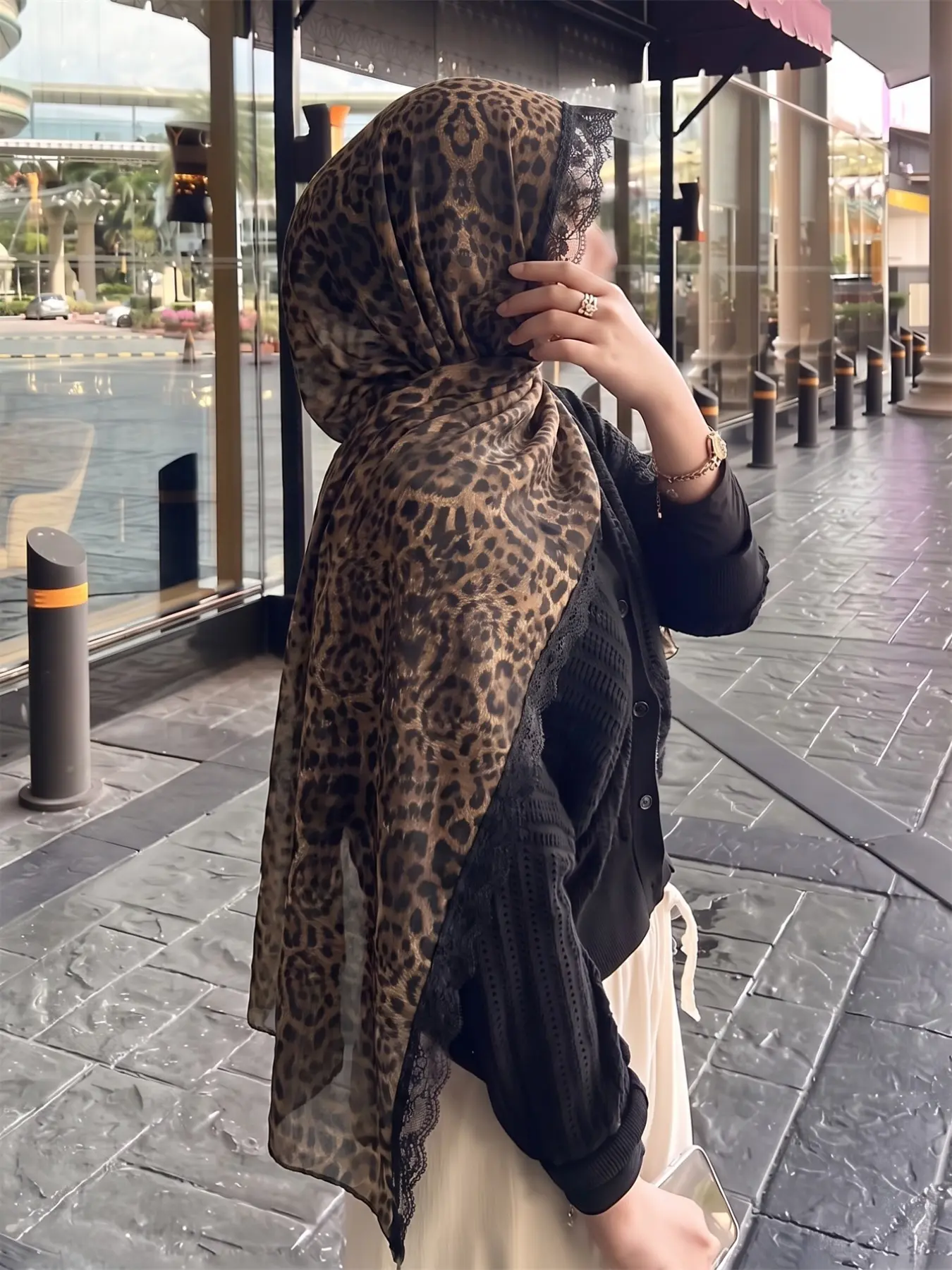 Women's Leopard Print Lace Hijab, Fashionable Modest Headscarf, Elegant and Stylish Accessory for Daily Wear, Perfect for All Seasons