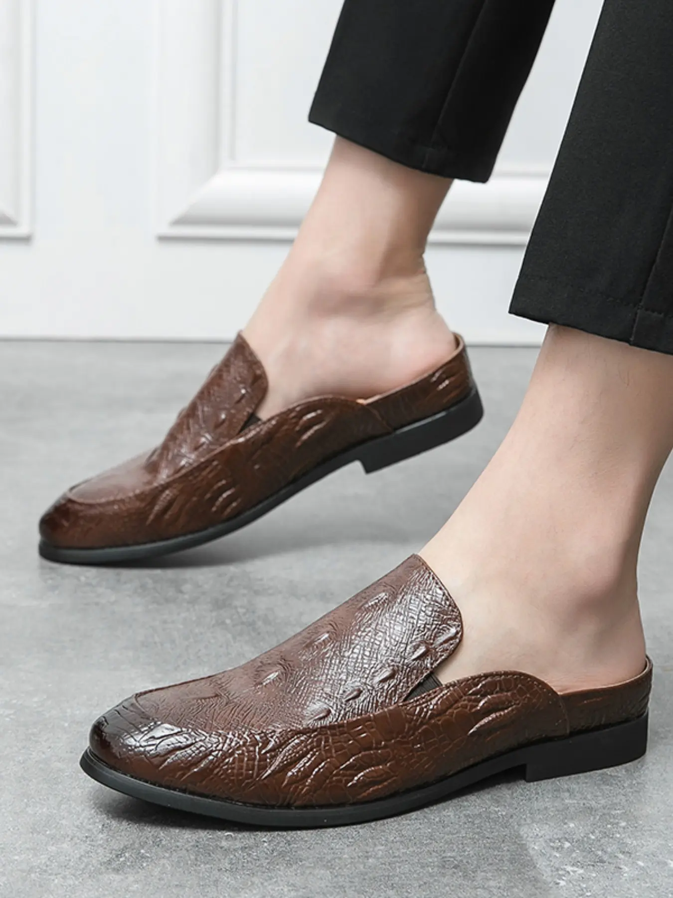 Fashion casual trendy half slippers loafer shoes,half slippers Slip-On Mules, lazy slip-on heel-less leather shoes. Sleek silhouette for easy matching, balancing style and comfort. Perfect for daily strolls, gatherings with friends and dating