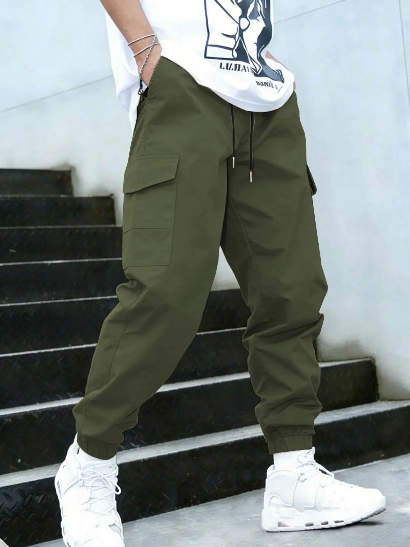 Manfinity Hypemode Men's Drawstring Waist Casual Trousers Pants, Flip Cover Pocket Design, Comfortable Fit Side Drawstring Fashion Pants, Essential Daily Wear