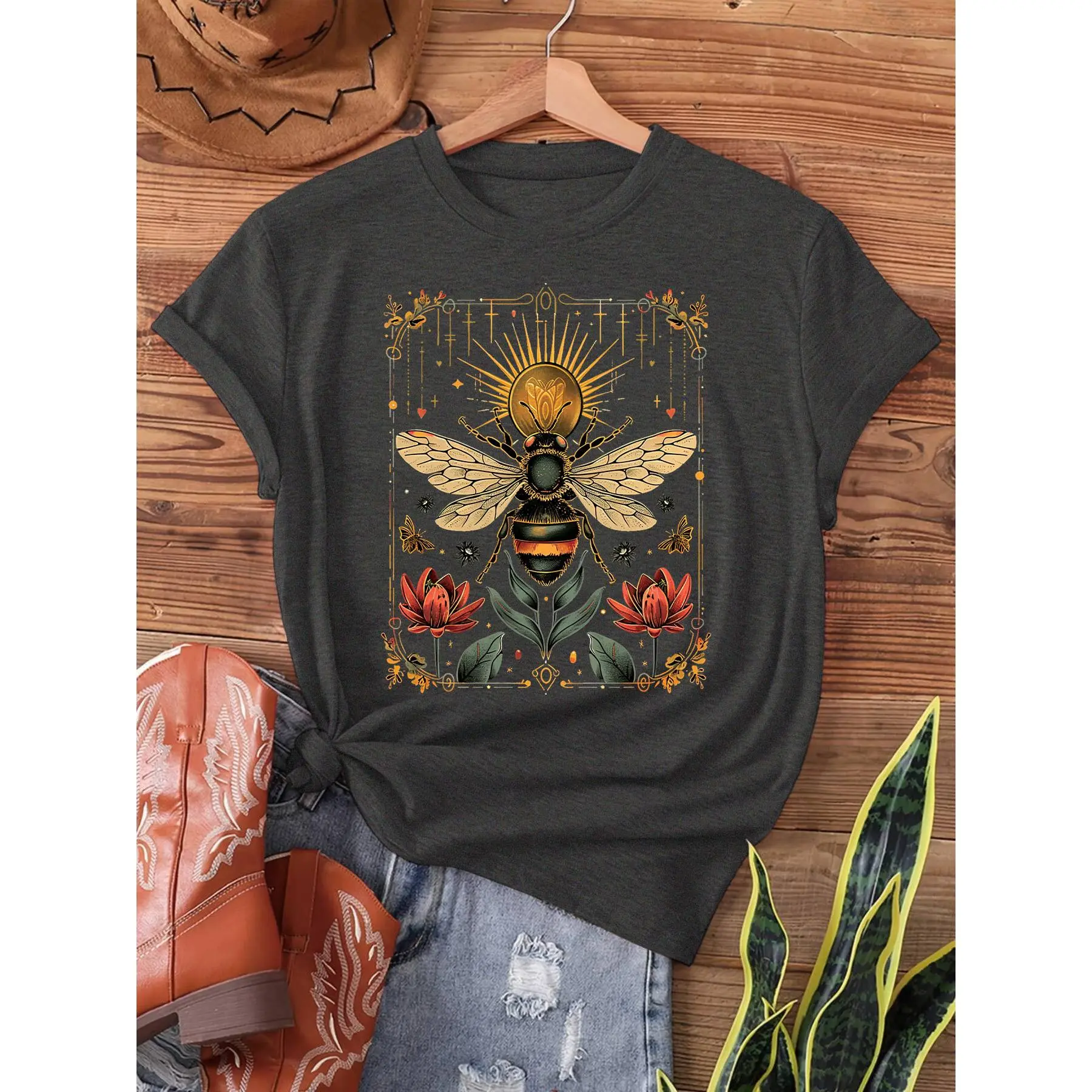 Women's Bee Graphic T-Shirt, Casual Regular Fit Top in 100% Cotton Knit Fabric with a Round Neck, All-Season Basic