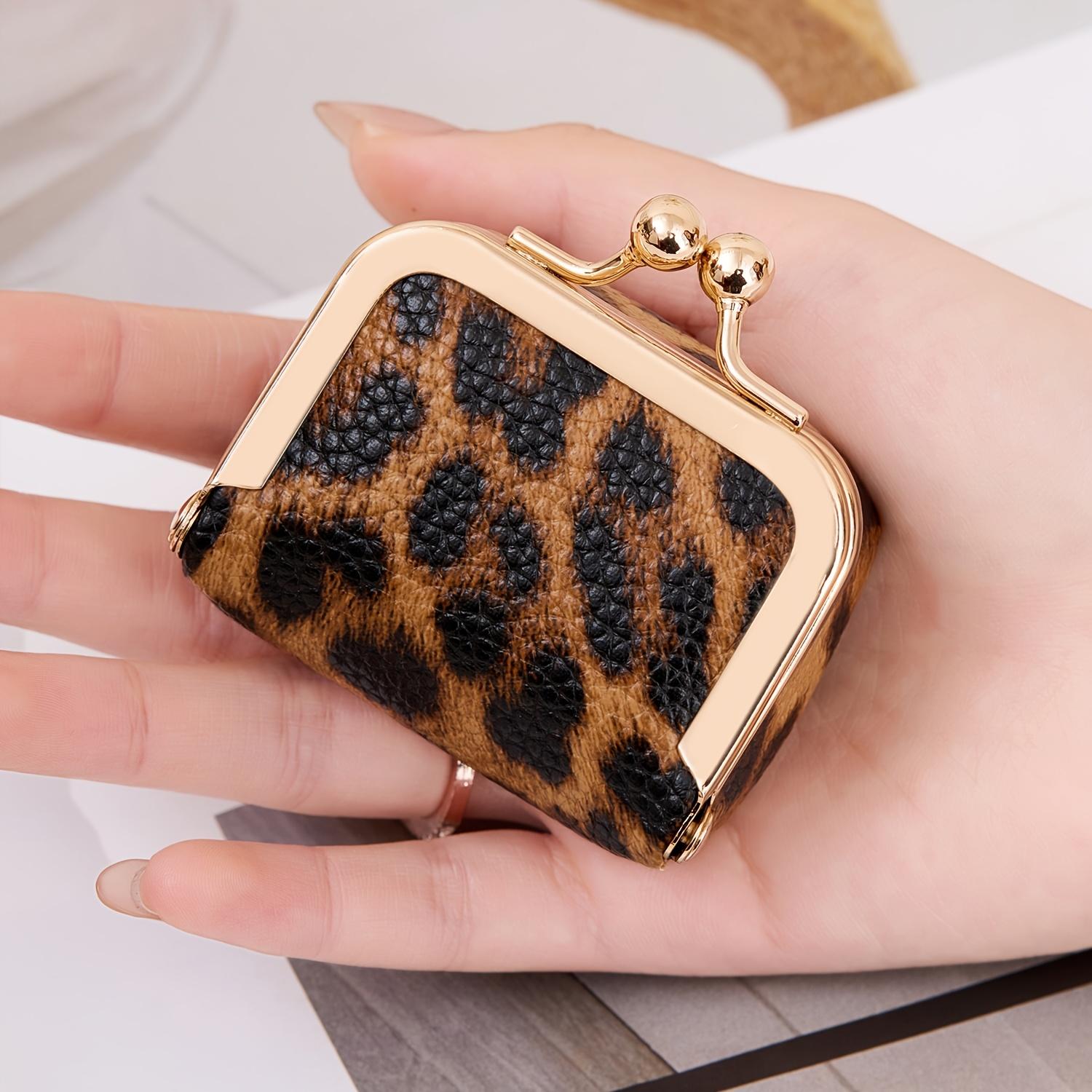 Portable retro-style coin purse with clasp, mini travel ring box, travel jewelry box, women's cosmetic storage box, suitable for storing earrings, rings, necklaces, and bracelets
