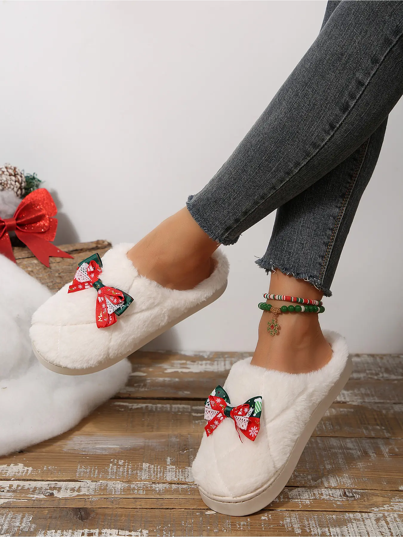 Women's Plus Size New Christmas Bow Bell Plush Slippers, Warm Fuzzy Indoor Shoes, Non-Slip Comfortable Home Footwear for Winter Holidays