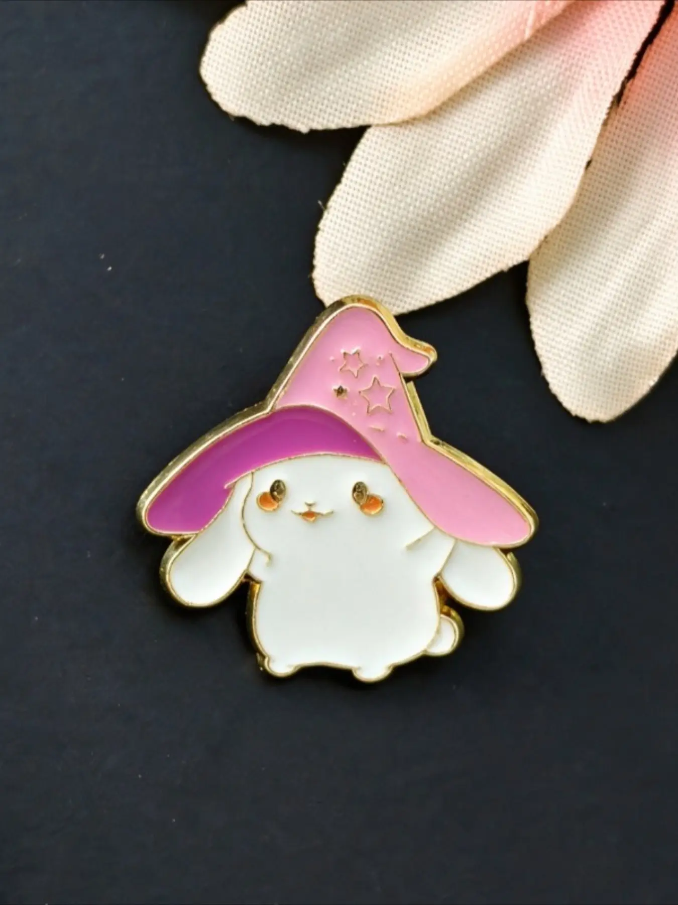 Kawaii Magical Witch Rabbit Enamel Pin, Cute Lop Ear Rabbit with Star Wizard Hat Lapel Badge for Jacket Backpack, Lovely Gift For Rabbit Lovers Halloween