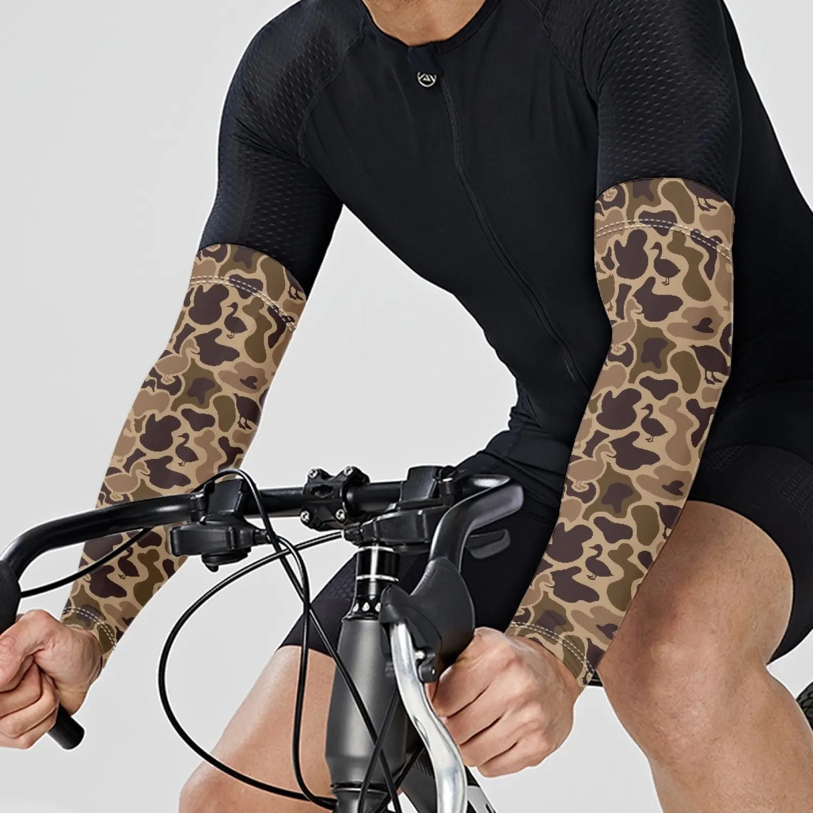 GEPRINT Unisex Ice Silk Cooling Arm Sleeves (43x10cm), Brown Duck Camo UPF50 Blocker Outdoor Wear, Lightweight Stretch UV Sun Protection for Cross Country Hunting, Tattoo Shield