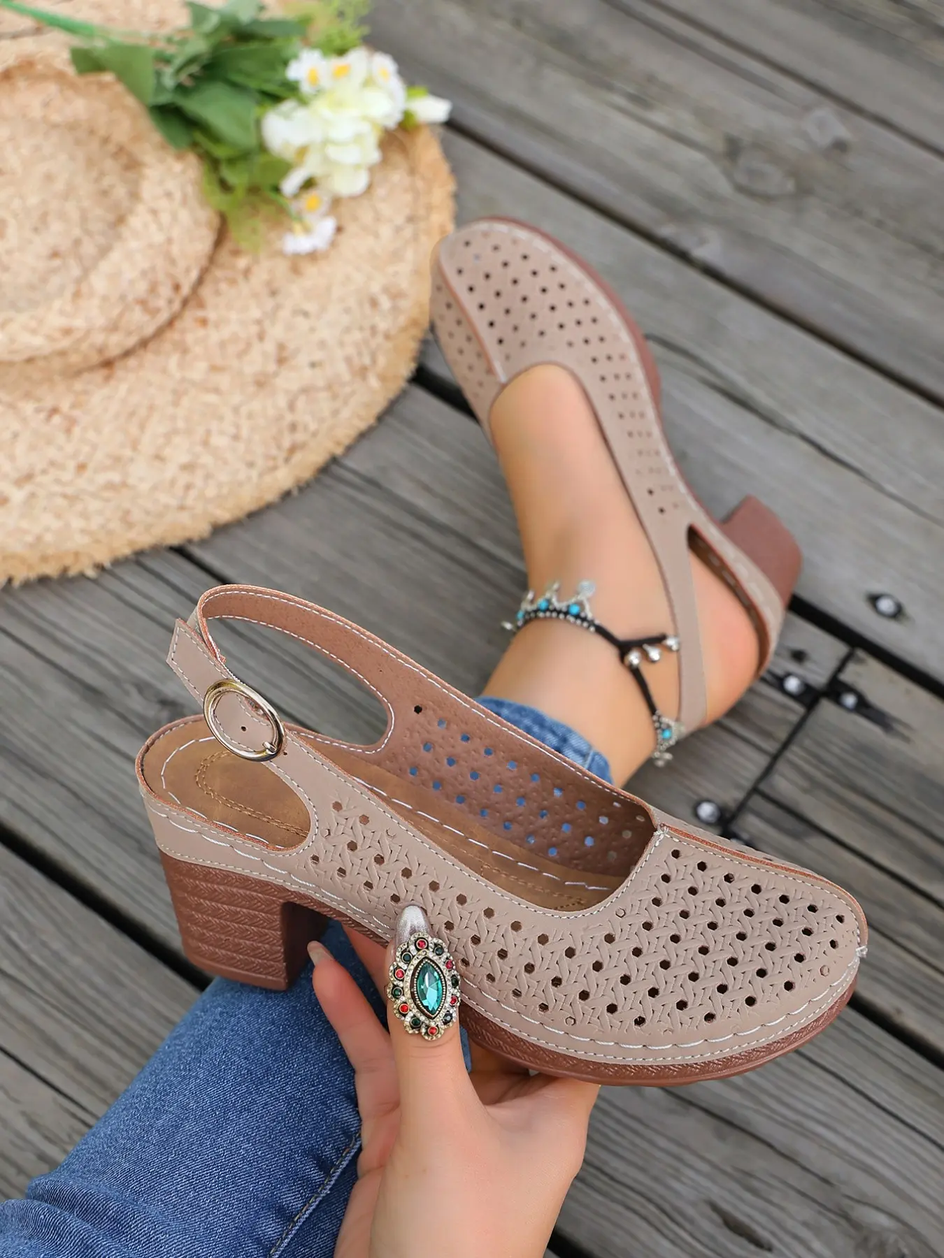Lightweight Heeled Sandals, Hollow Out Floral Mule Slippers, Soft Sole Anti-Slip Breathable Women's Shoes, Summer Daily Wear Outdoor Flip Flops, Breathable Summer Footwear, Fashion Summer Shoes