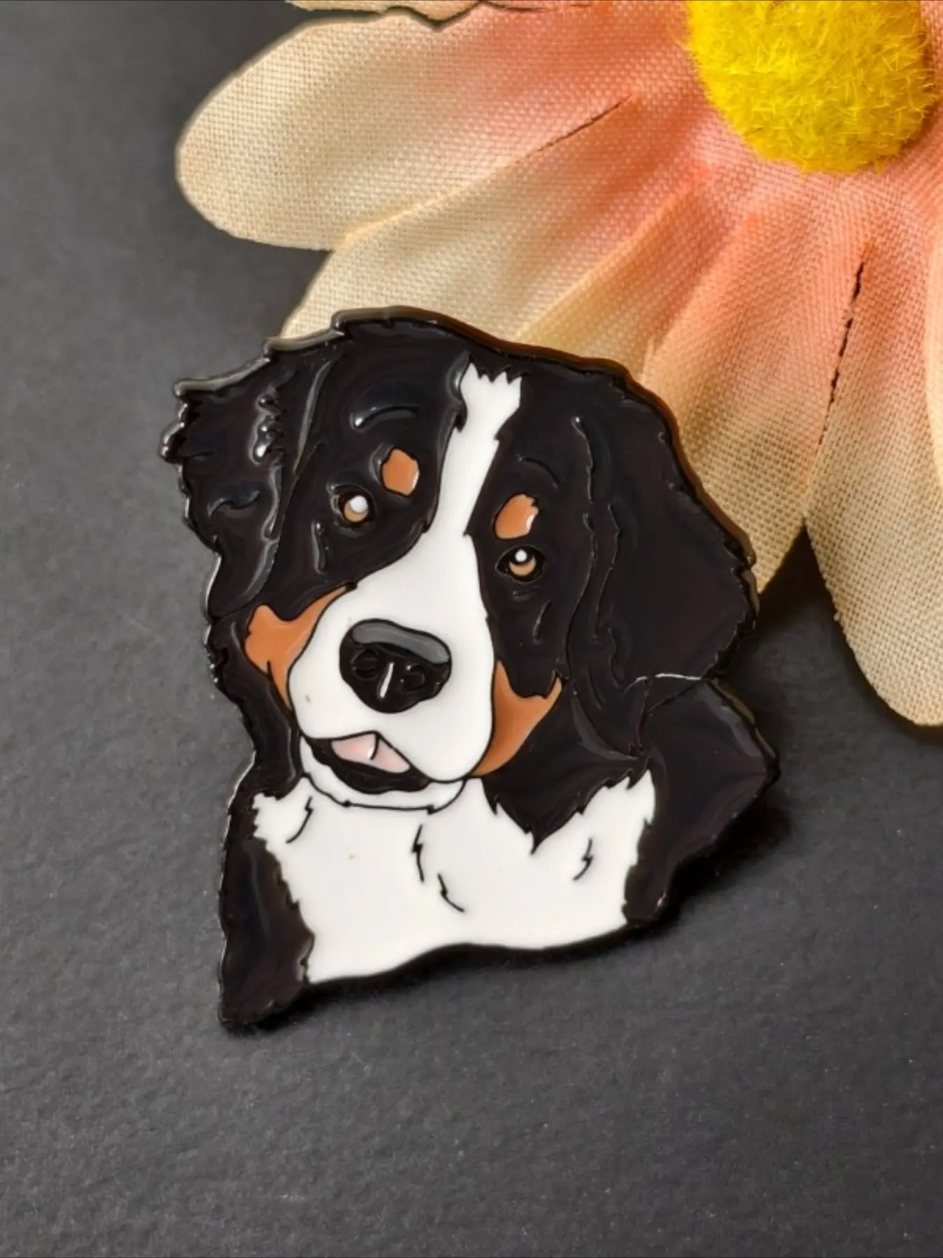Bernese Mountain Dog Head Enamel Pin, Enamel Lapel Pins, Cute Berner Puppy Lapel Brooch, Alloy Brooch Pin, Pet Dog Badge for Jackets Backpacks Hats, Gift for Berner Dog Parents and Animal Lovers, Shaped Badges