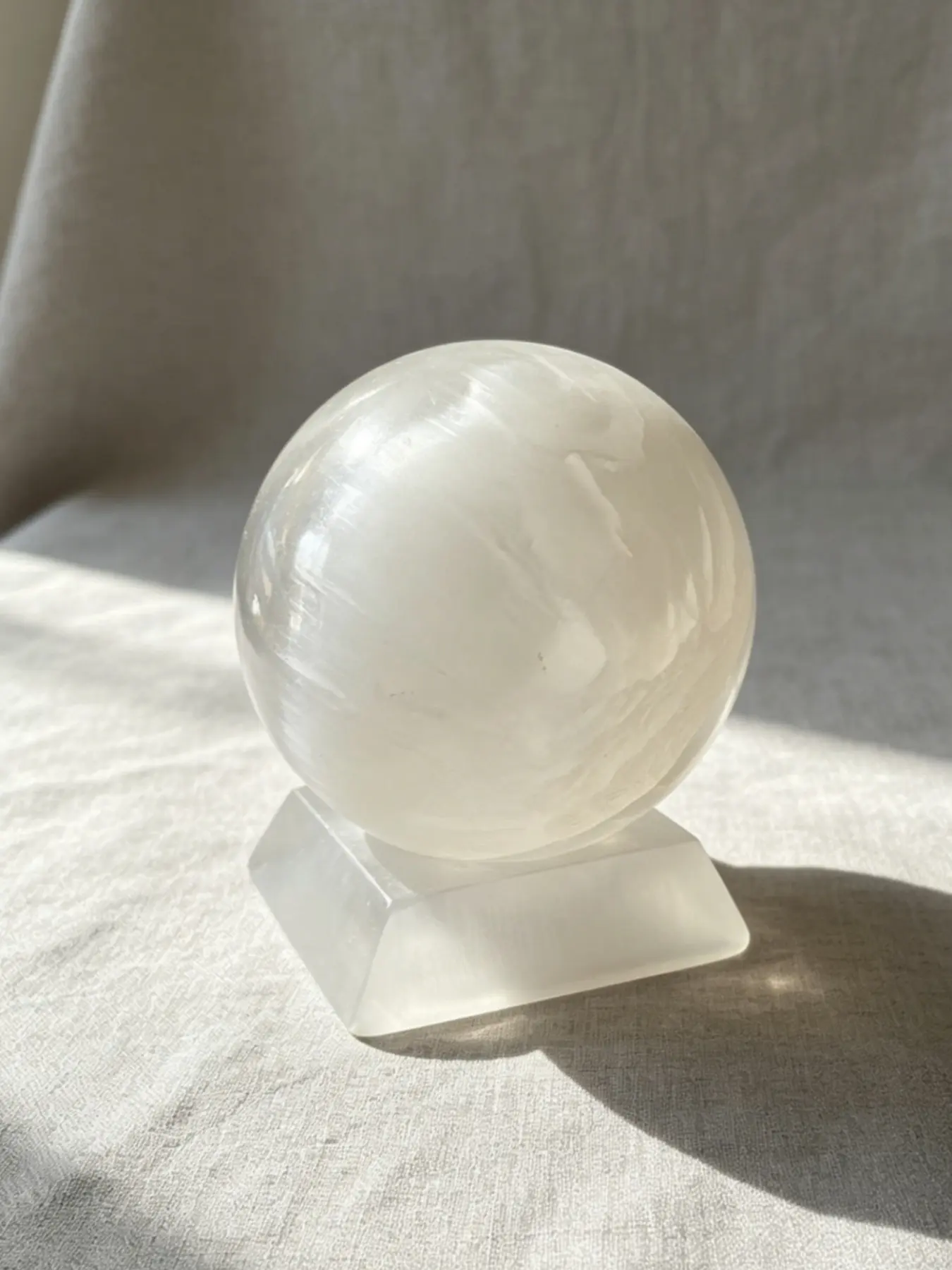 Natural White Selenite Sphere with Matching Selenite Stand Polished Gypsum Satin Spar Crystal Ball Set, Crystal Decorative Ornaments Energy Cleansing Chakra Healing Stone Jewelry Display Base Home Spiritual Decor Reiki Meditation Crystal Collector Gift