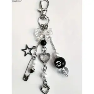Punk Style Skull Keychain for Women and Men, Alloy Pendant Accessory for Handbags, Backpacks and Keys, Edgy Decorative Daily Carry Charm