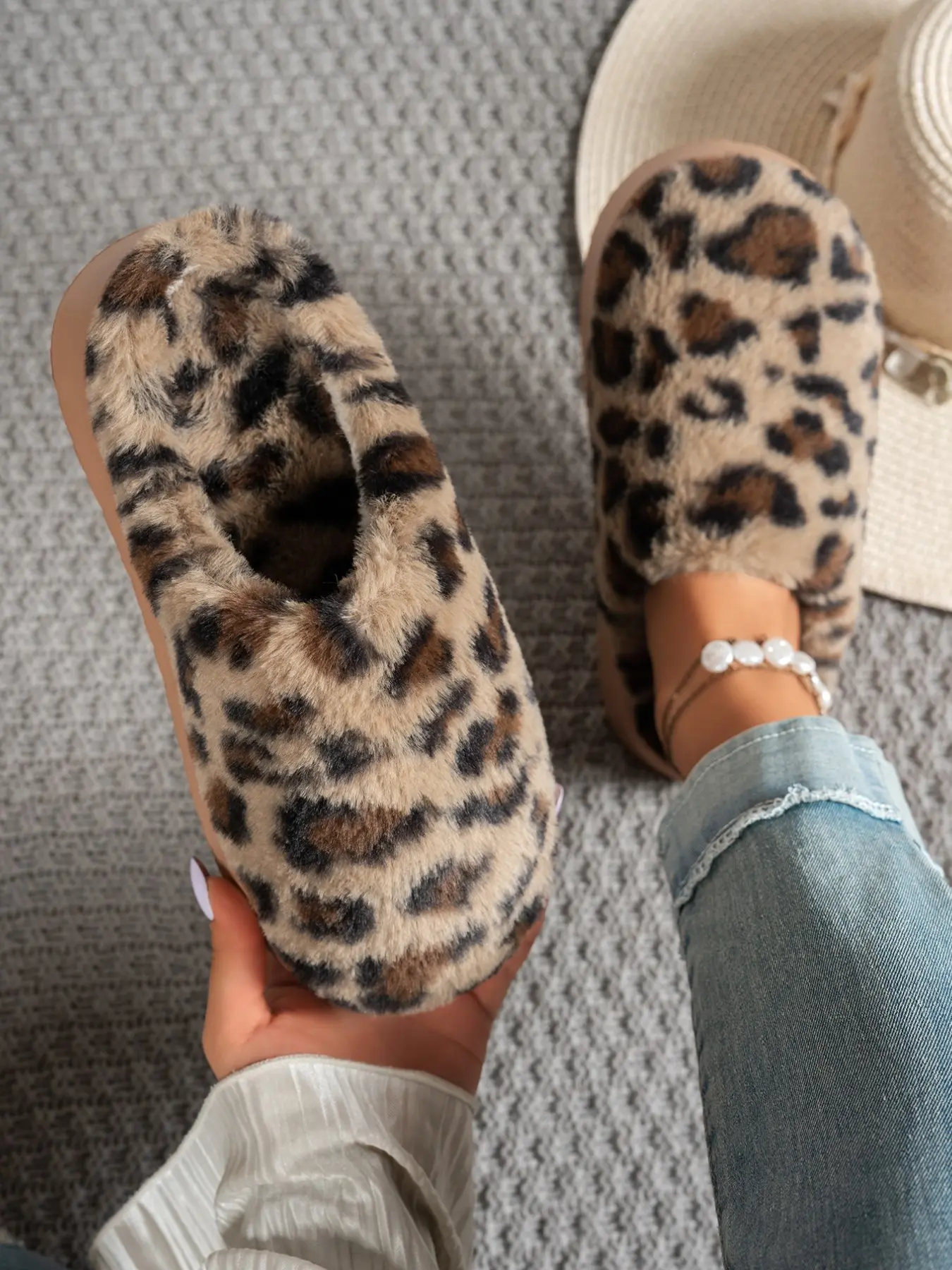 Women's Comfortable Soft Sole Fall Winter Slippers, Fuzzy Lining Warm Round Toe Low Top Slip-On Thick Bottom Bedroom Shoes
