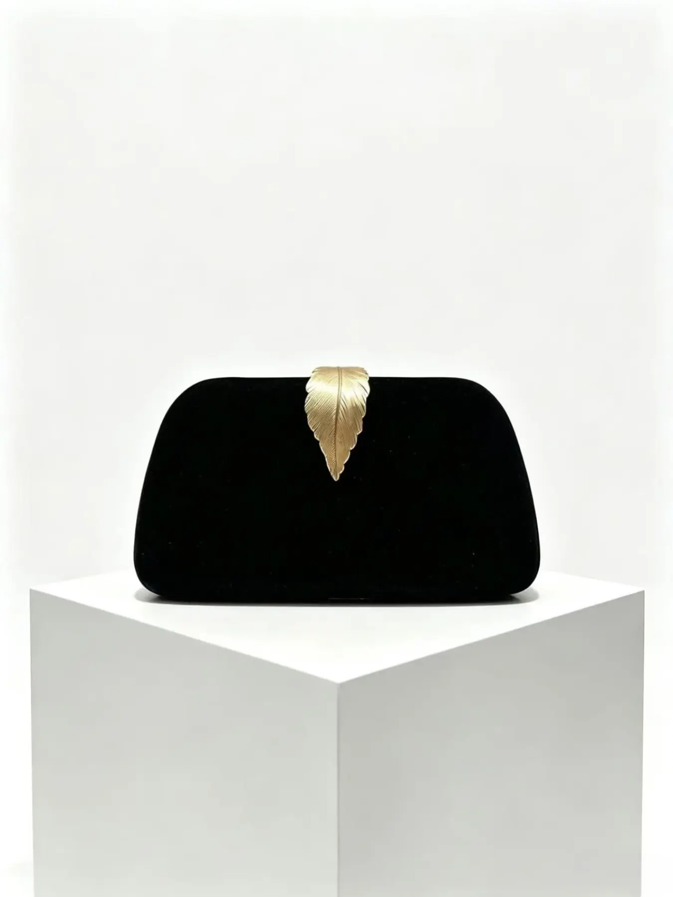 Vintage Velvet Leaf Buckle Evening Bag, High-End Fashion Handbag, Versatile Clutch for All Occasions, Elegant and Stylish Design
