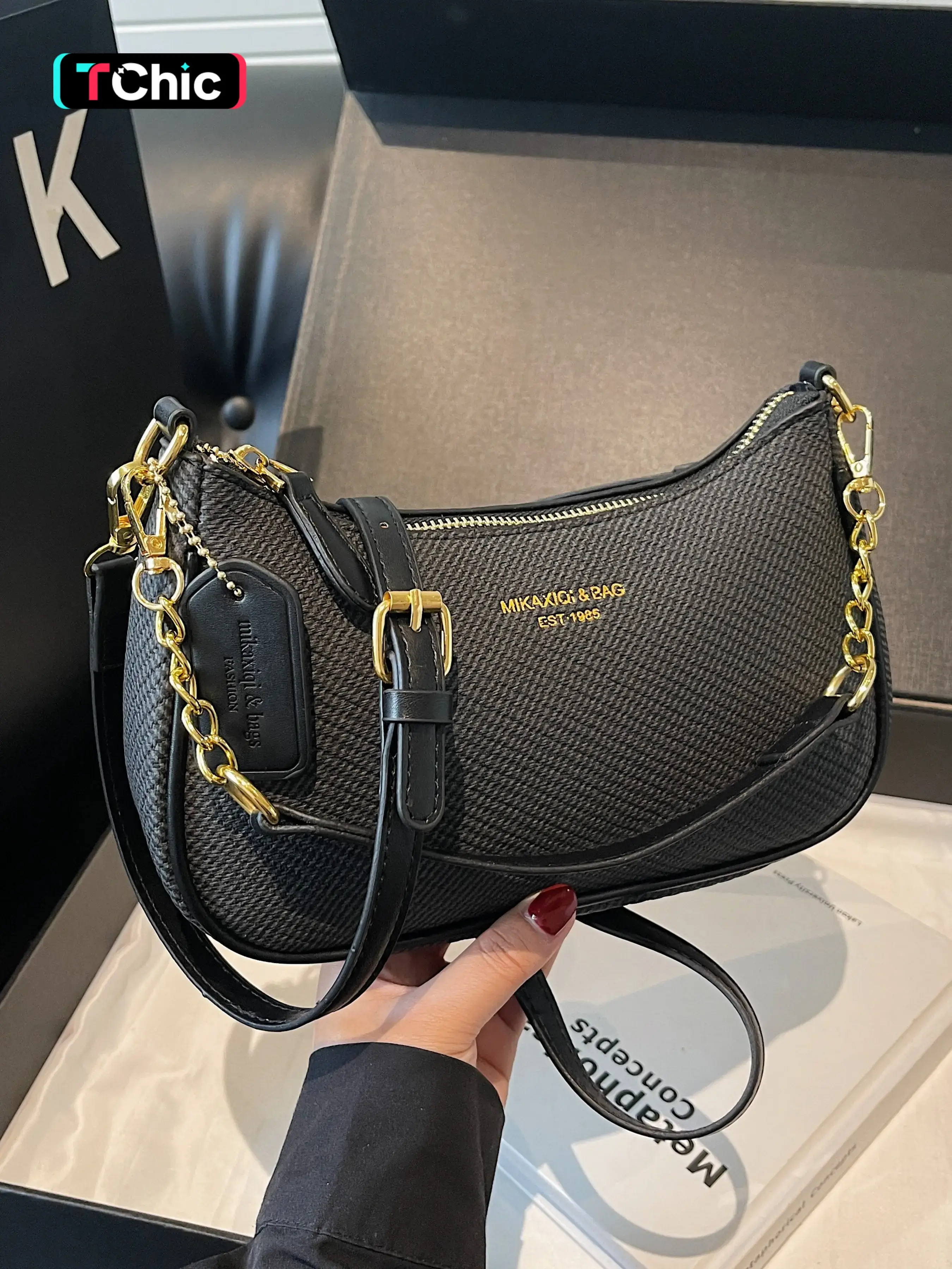 Women's Fashionable Chain Strap Baguette Bag, Casual Solid Color Stylish Chic Chain Crossbody with Chain Shoulder Bag for Daily Used, Trendy Versatile High-quality Daily Commuting Stylish Chain Bags, Crossbody Purses, Handbag Shoulder Purse