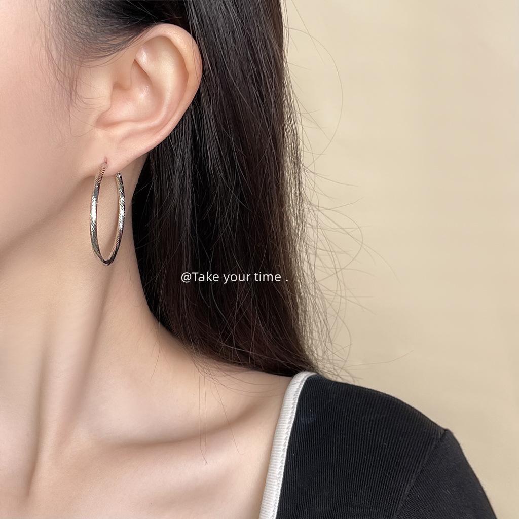 Pair Of  Earrings, Suitable For Women, Elegant Large Circle Design, 925 Silver Color, Hypoallergenic Ear Needles, Suitable For Daily And Vacation Wear, Suitable As Valentine's Day Gift