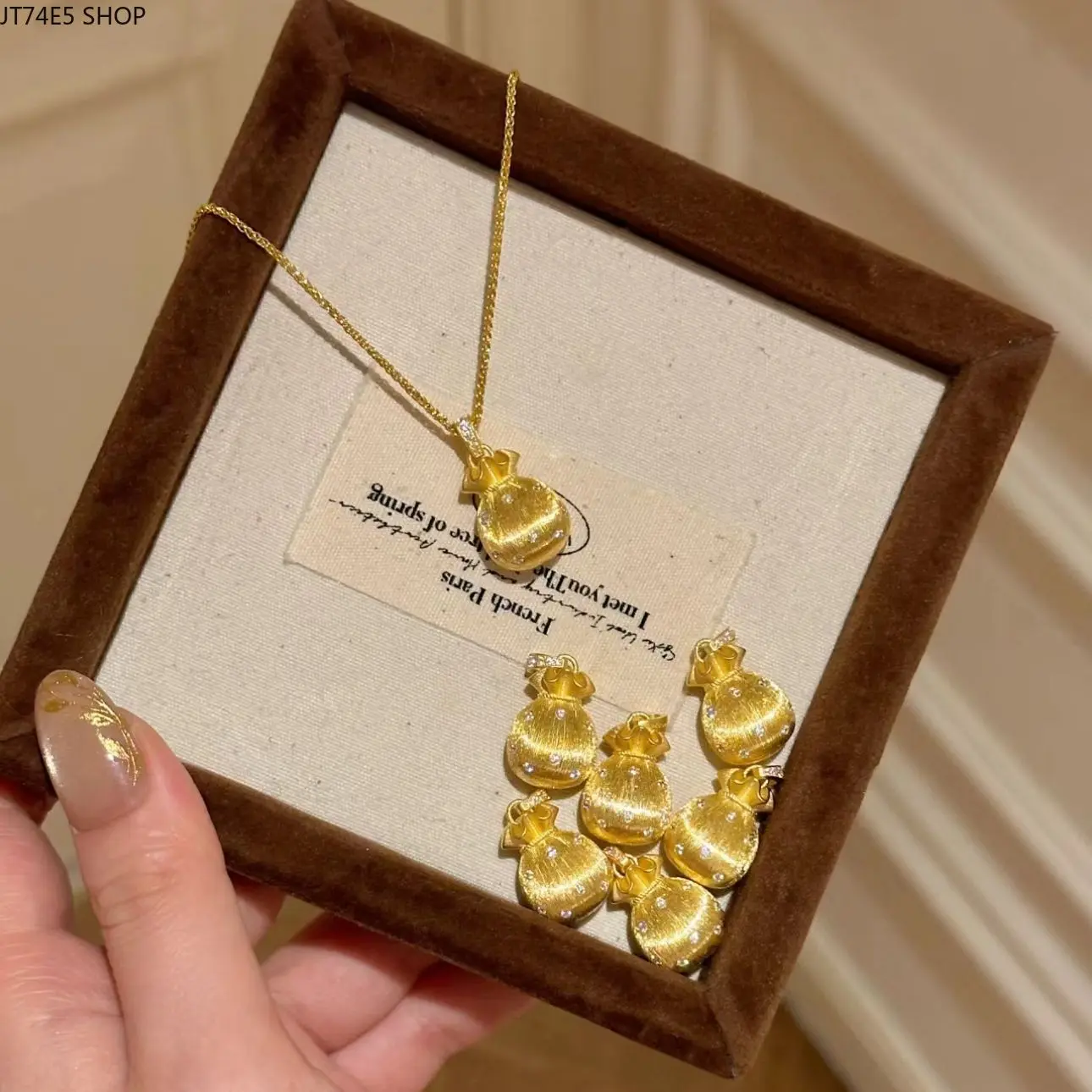 Women's Mini Gold Lucky Bag Pendant Necklace - Compact Mini Size, Elegant Light Luxury, High-End All-Match, Casual Accessory for Anniversary, Birthday, Valentine’s Day Gift