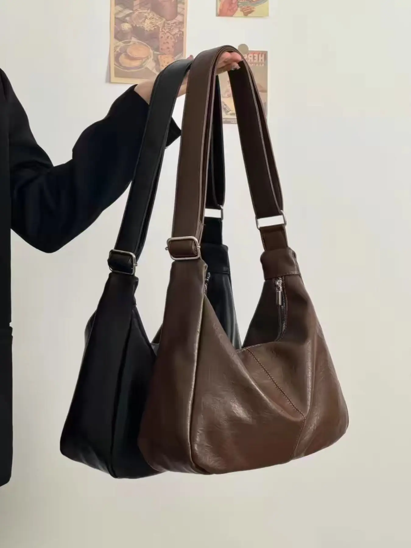 Simple solid-color everyday easy-to-match shoulder bag, women's casual magnetic buckle crossbody bag, Casual Shoulder Purse, suitable for commuting and shopping
