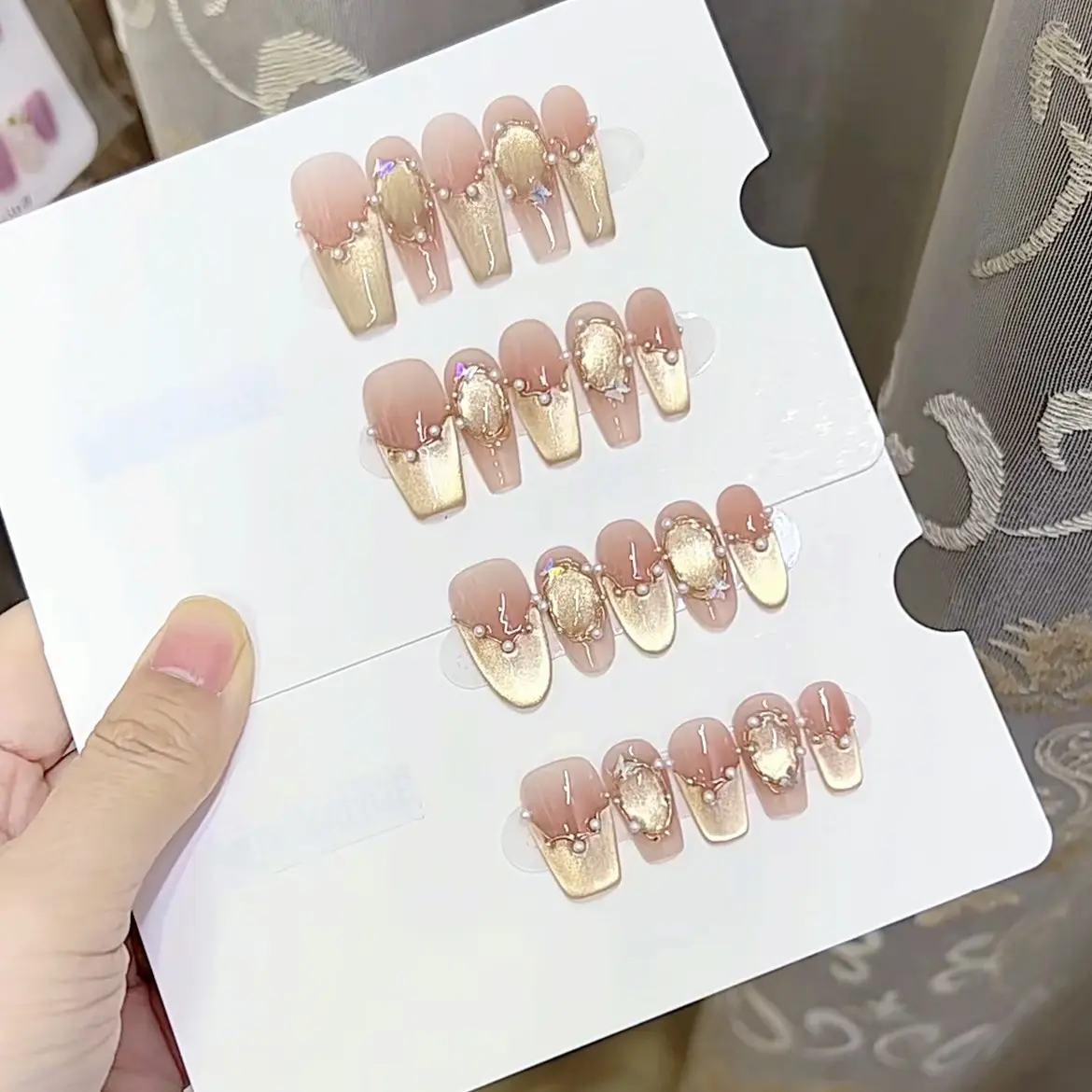 Nai Zi's pure handmade phototherapy wearable nails with mirror flower and water moon designs are reusable and detachable nail patches
