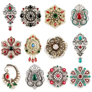 Classic Retro Baroque Brooch 3D Alloy Rhinestone Glass Luxury Ladies' Suit Dress Glittering Brooches Pin Accessories