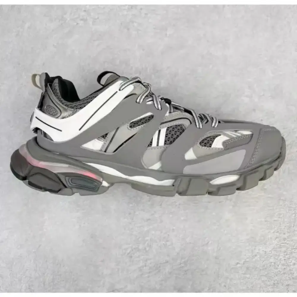Matching shoes for couples.LED Shining Chunky Sneakers for Men Women Breathable Light-Up Casual Shoes Unisex Fit Comfortable Shock Absorbing Sole Trendy Night Style