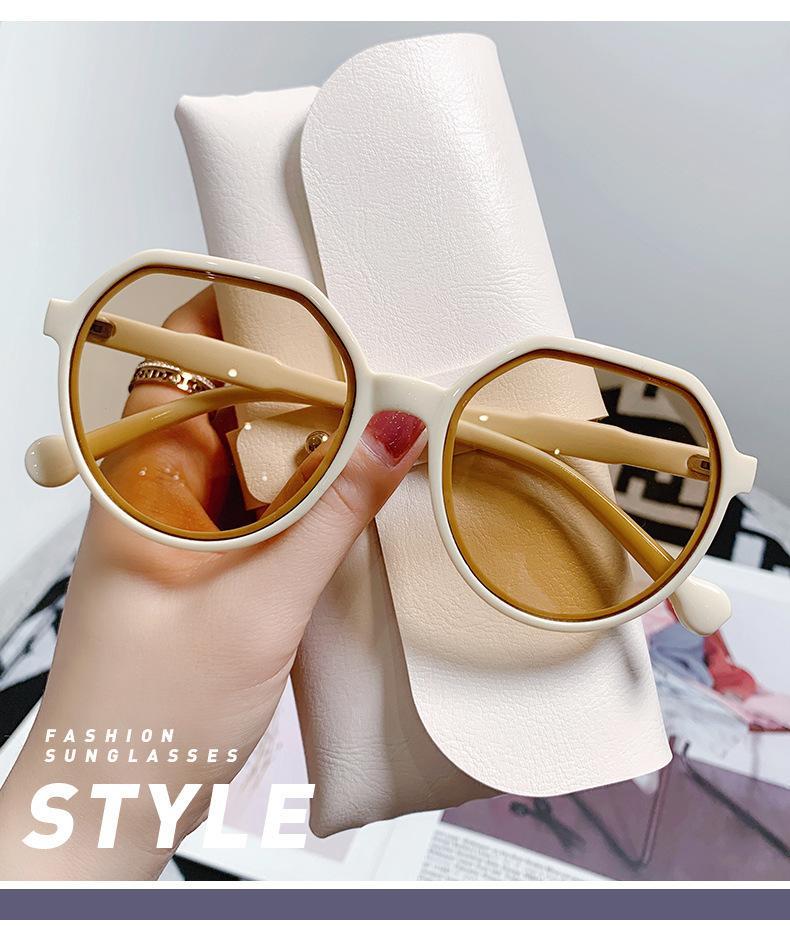 Women’s Jelly Frame Sunglasses, Brown Tint UV Protection Shades, Lightweight Retro Aesthetic Eyewear, Trendy Fashion Glasses for Driving, Travel, Beach & Summer Outfit