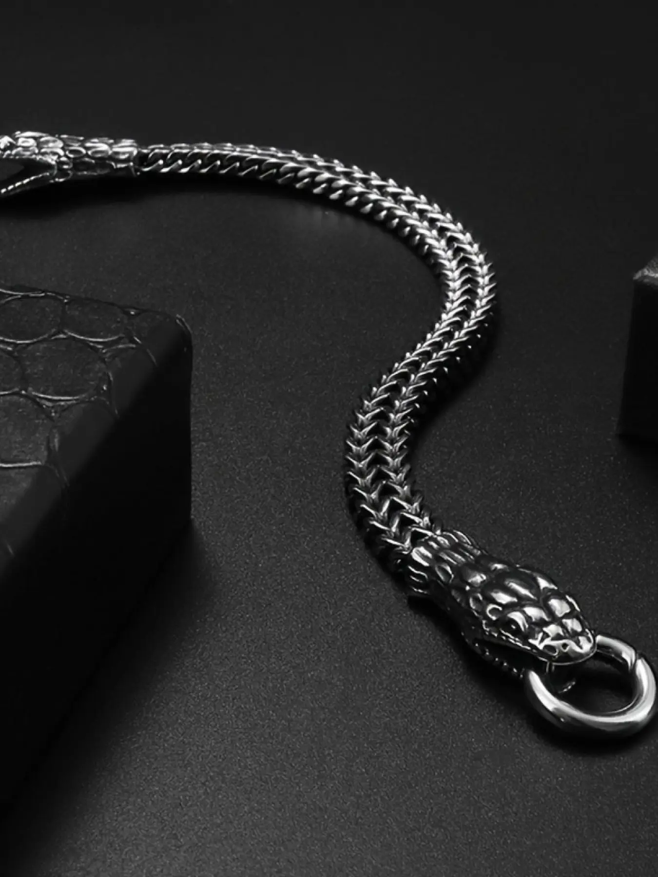 Gothic Alchemy Style Dual Head Snake Titanium Steel Chain Bracelet, Fashionable Bracelet, 3D Snake Scale Interlocking Design, Dark Subculture Fashion Accessory