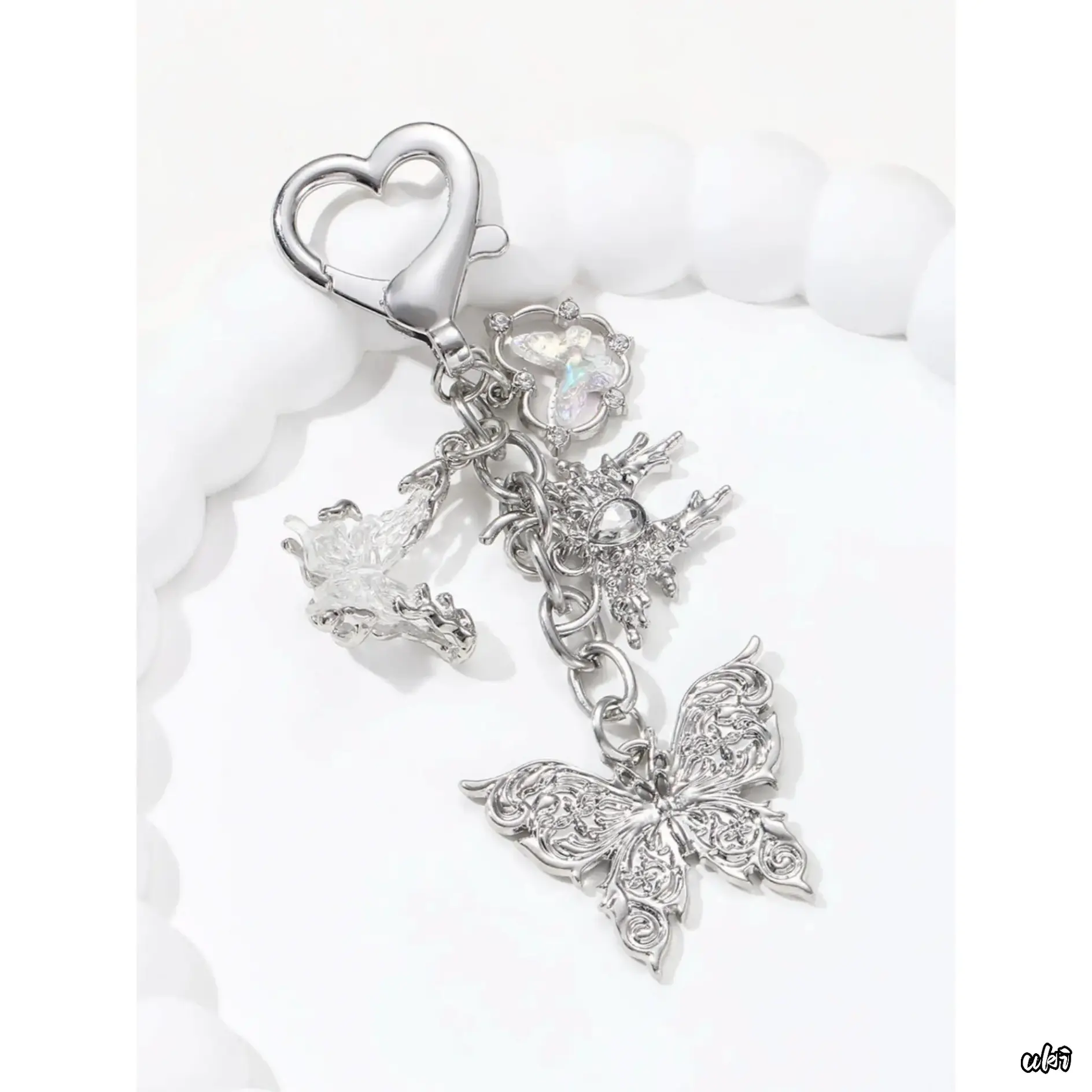 Vintage Punk Elegant Butterfly Fashion Keychain - Silver-Tone Alloy Pendant, Stylish Practical Daily Accessory, Exquisite Memorial Gift for Friends, DIY Bag Accessory