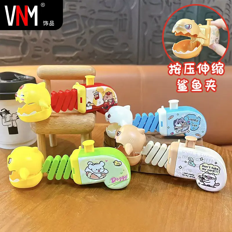 Creative Decompression Telescopic Shark Clip Keychain Press Telescopic Spring Mechanical Biting Funny Creative Pendant Wholesale