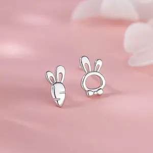 2pcs Fashion Creativity Carrots Paired with Small Rabbit Earrings New Year's Family Holiday Party Gifts for Daughters And Granddaughters, for Teenager