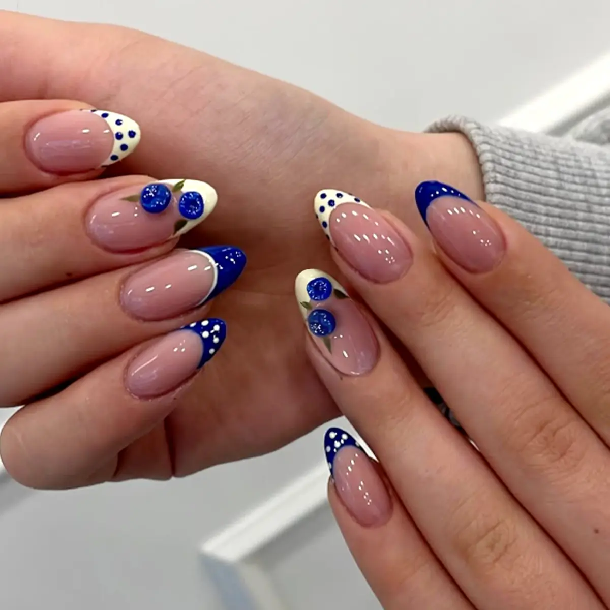 24pcs Klein Blue French Blueberry Press on Nails Wearable Nails Decorative Nails Nails Art Bare Pink Almond Hand-Painted Polka Dot Relief Fake Nail Stickers Reusable Press on Nails with Jelly Glue and Rubbing Strip