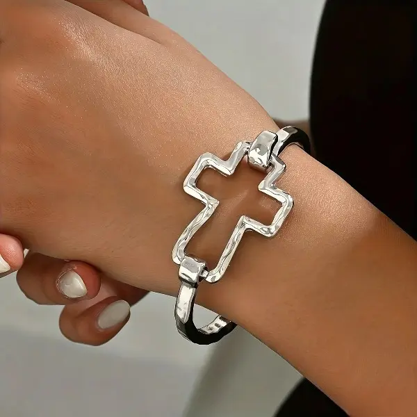 Female Religious Polished Hollow Cross Metal Bangle - Retro Simple Spring Texture, Hammered Face, 1-Piece Costume Jewelry, Easy Fastening, Fits Most Wrist Sizes, Versatile Gift, Daily Wear Accessory, Cross Shape